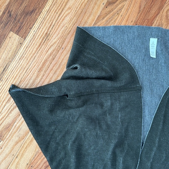 Lululemon Exaltation Wrap *Reversible - Picture 4 of 10